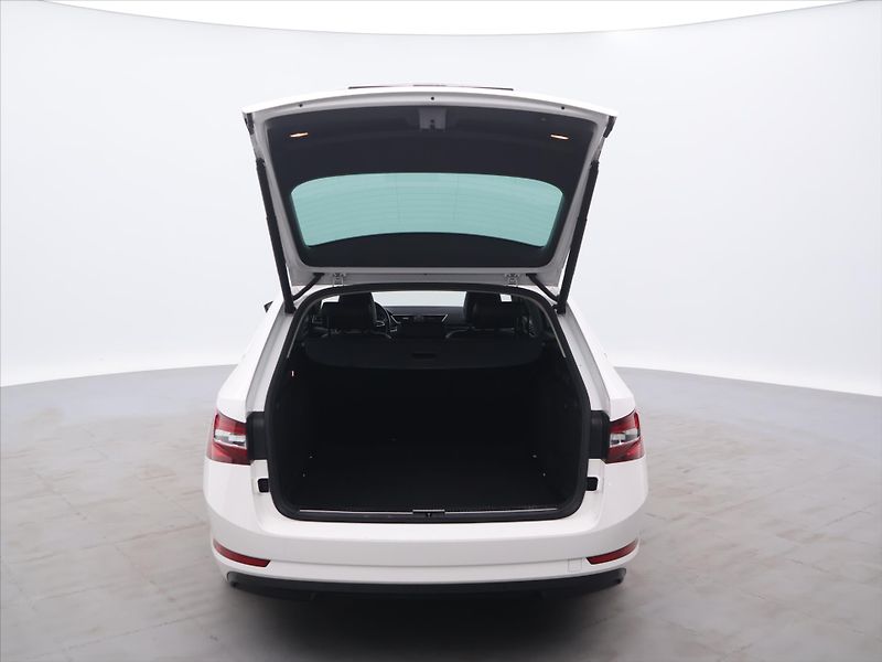 Škoda Superb 2,0 TDI 140kW L&K Navi CZ - fotka 9 z 30