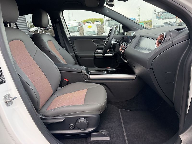 Mercedes-Benz EQA 250+ - fotka 10 z 32