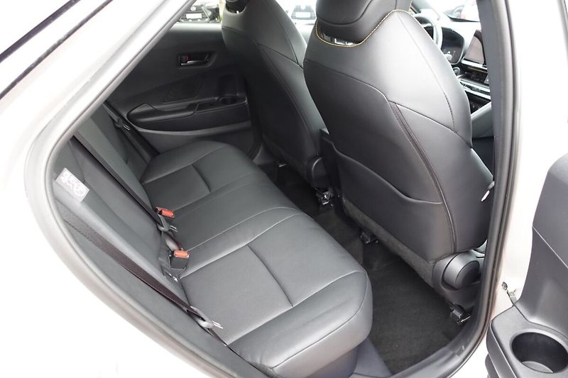 Toyota C-HR 2,0HSD 4x4 Executive Premiere - fotka 15 z 37
