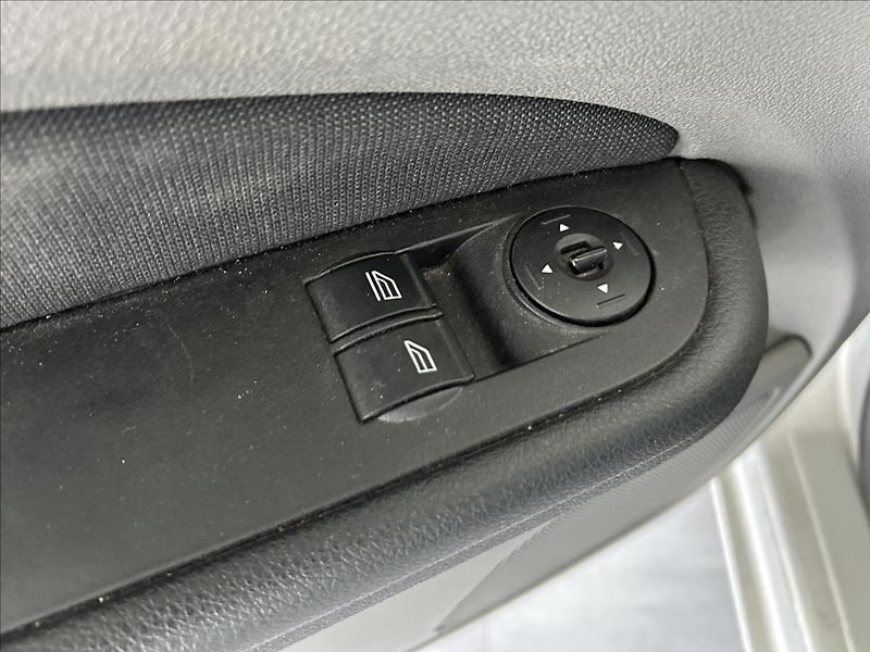 Ford Focus 1,6   SERVISKA,KLIMATIZACE - fotka 8 z 17
