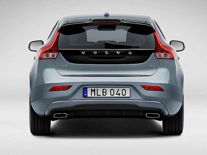 Volvo V40.