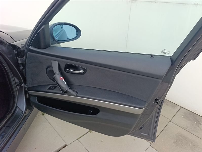 BMW Řada 3 2,0 d 130kW Aut.klima Tempomat - fotka 24 z 30