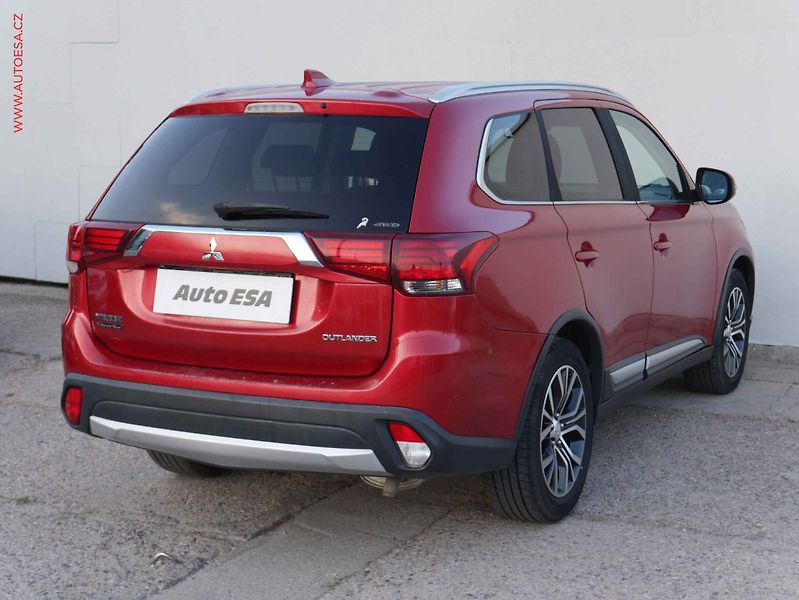 Mitsubishi Outlander (2017) 2.0MiVEC 4WD, AT, +kola - fotka 6 z 16