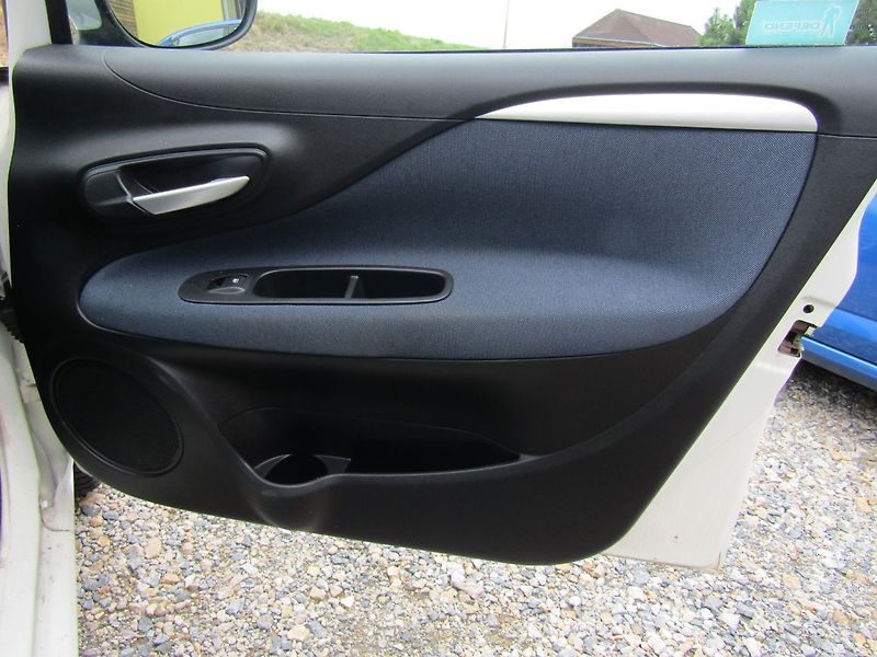 Fiat Punto (2011) 1.4I 57kW CNG - fotka 26 z 34