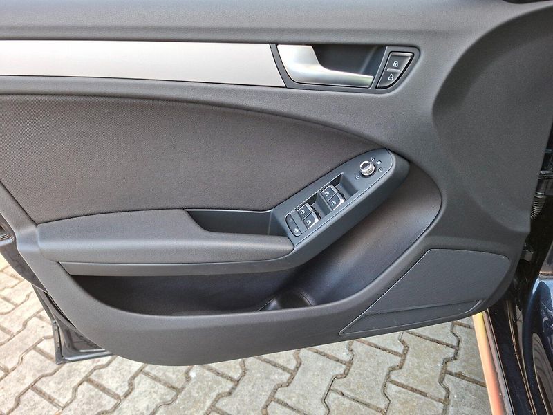 Audi A4 Allroad (2012) 2.0TDI 130kW MAN QUATTRO - fotka 21 z 43