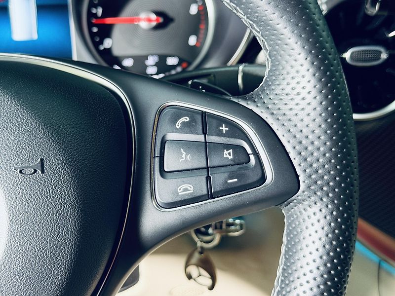 Mercedes-Benz Třídy V (2024) 300d*EXL*AMG*4M*NEZTOP*27.ZÁR - fotka 17 z 39