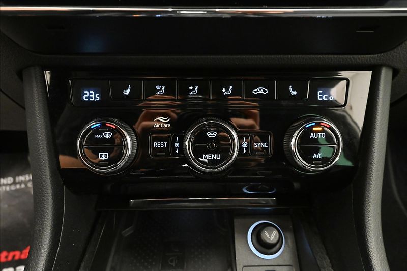 Škoda Superb 1,4 TSI iV 160 kW DSG Style Zá - fotka 21 z 33