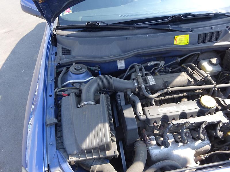 Opel Astra (2002) 1,6 62 kw - fotka 8 z 14