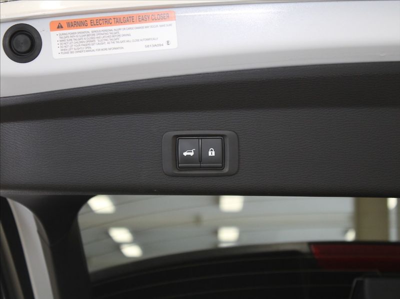 Mitsubishi Outlander 2,4 PHEV AWD Instyle TAŽNÉ - fotka 28 z 30