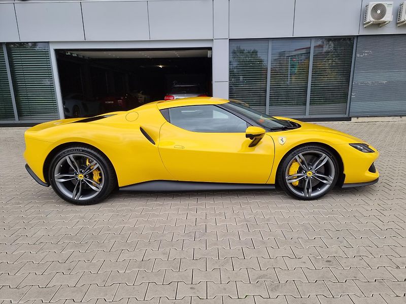 Ferrari 296 GTB (2024) LIFT JBL CARBON RACING ADAS - fotka 2 z 21
