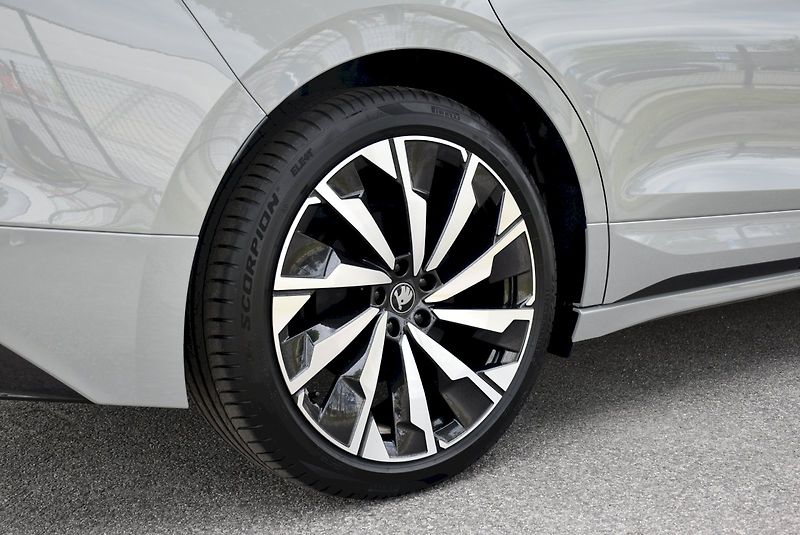 Škoda Enyaq (2026) Sportline 85 - fotka 38 z 47