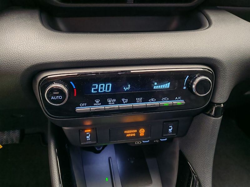 Toyota Yaris 1.5 Hybrid e-CVT Style - fotka 25 z 30