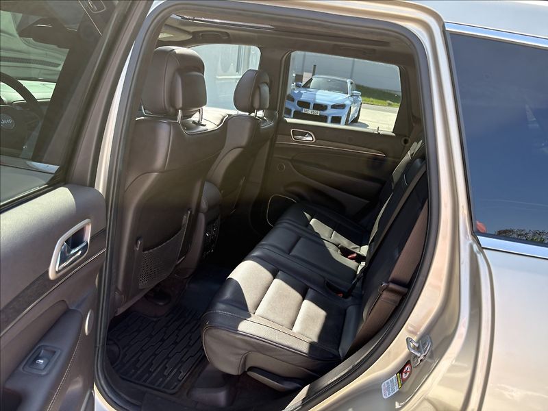 Jeep Grand Cherokee 3,0 CRD 184KW SUMMIT ČR.1.MAJ. - fotka 24 z 38
