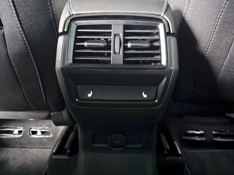 Škoda Karoq (2025) 2.0TSi 4X4 140kW SPORTLINE TAŽ - fotka 26 z 34