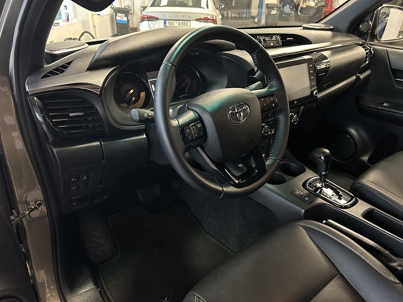 Toyota Hilux (2021) 2.8D-4D Double Cab 4x4 JBL - fotka 6 z 26