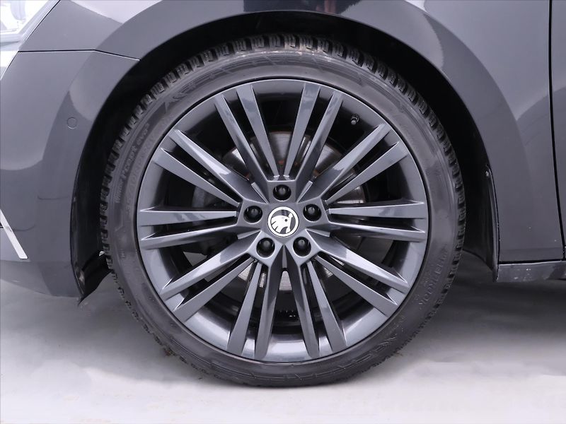 Škoda Superb 2,0 TDI 147kW 4x4 L&K DSG DPH - fotka 39 z 46
