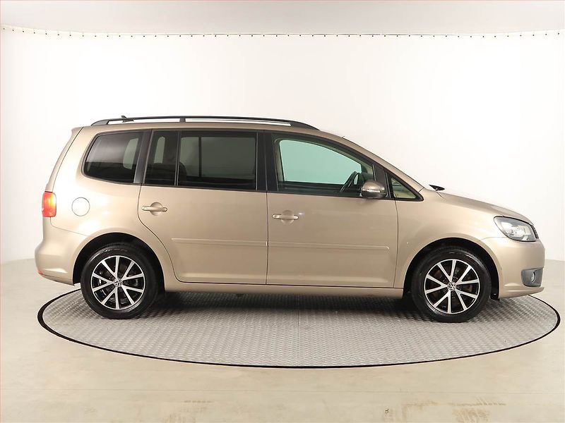Volkswagen Touran (2012) 2.0 TDI, Navi, Bi-Xenony - fotka 6 z 17