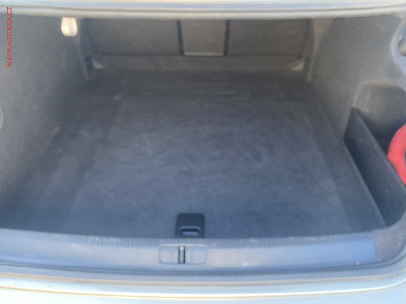Volkswagen Passat CC (2013) 2.0 TDi, 1.maj,ČR, servis - fotka 7 z 17