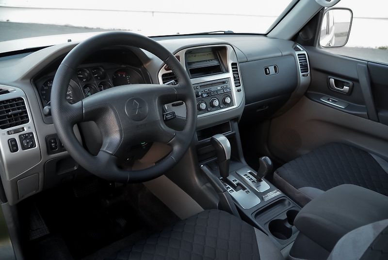 Mitsubishi Pajero 3.2 Di-D 4x4 AUTOMAT - fotka 18 z 32