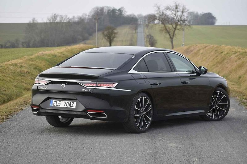 Vlajková loď francouzského automobilového průmyslu se dobře vyjímá v každém prostředí