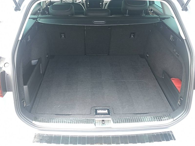 Volkswagen Passat (2023) 2.0 TDI 4x4 147kW Webasto Tažn - fotka 13 z 35