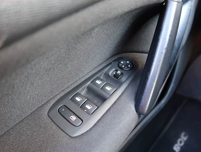 Peugeot 308 (2017) 1.6 BlueHDi, Automat, Navi - fotka 18 z 18