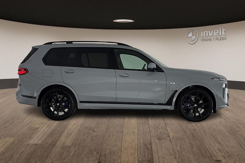 BMW X7 xDrive40d - fotka 2 z 29
