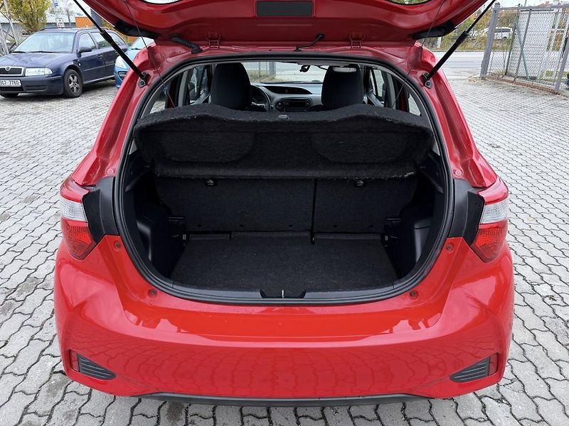 Toyota Yaris 1.0i 51 kW klima, serviska - fotka 9 z 17