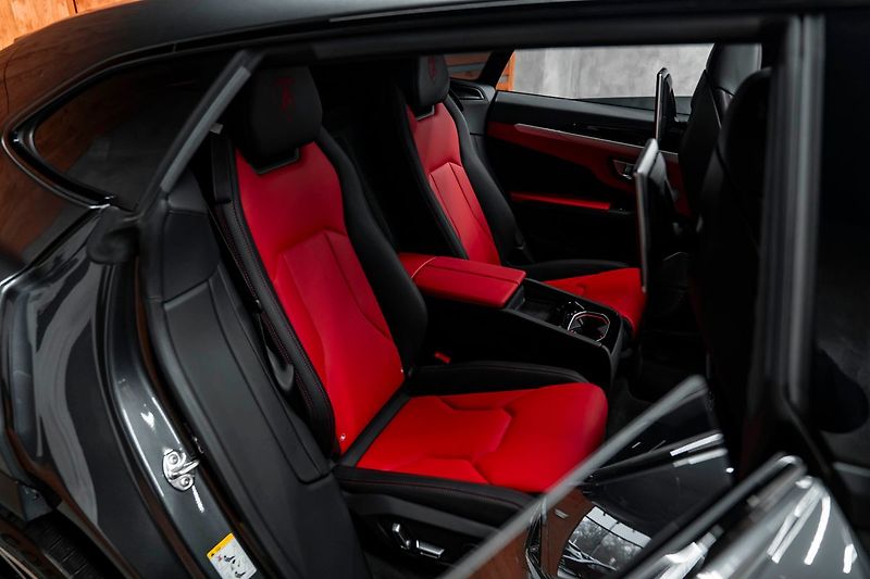 Lamborghini Urus 4.0 V8, B&O, Pano, Masáže, Noč - fotka 29 z 36