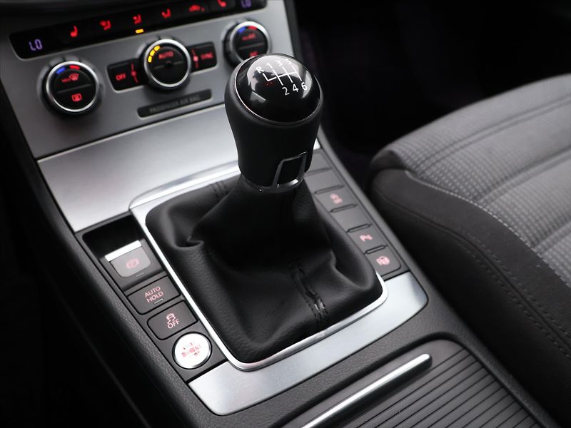Volkswagen CC 2.0 TDI 103kW Serv.kniha CZ - fotka 19 z 28