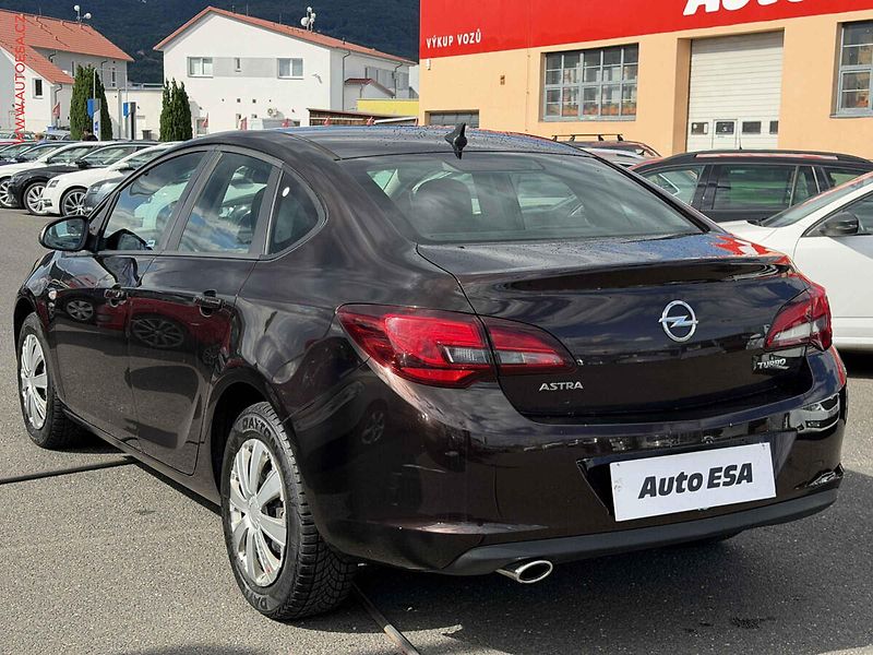 Opel Astra (2014) 1.4i, 2.maj,ČR, STK6/28 - fotka 6 z 16