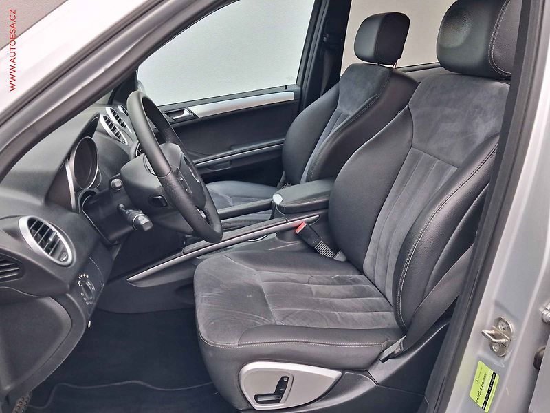 Mercedes-Benz Třídy M (2007) 3.0CDi ML350 4Matic, 1.maj - fotka 9 z 19