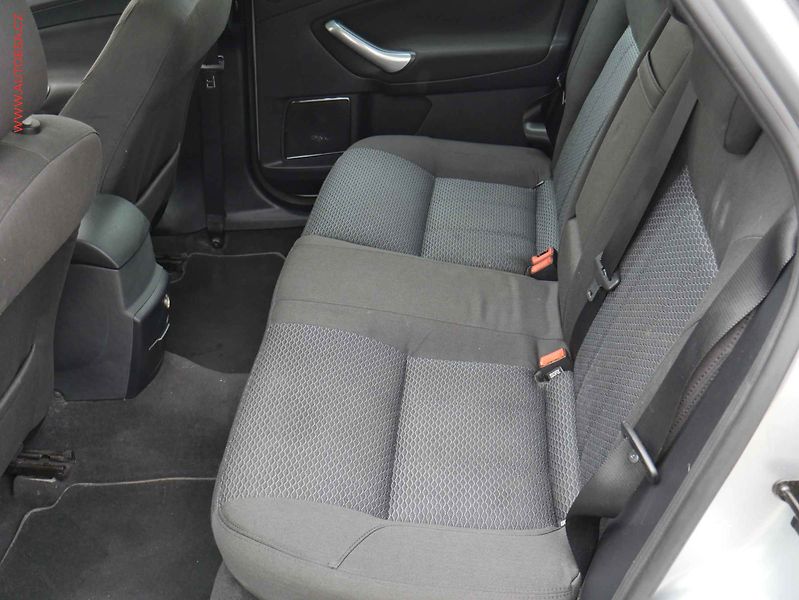 Ford Mondeo (2007) 2.0i, AC, temp, výhřev.sed - fotka 10 z 18