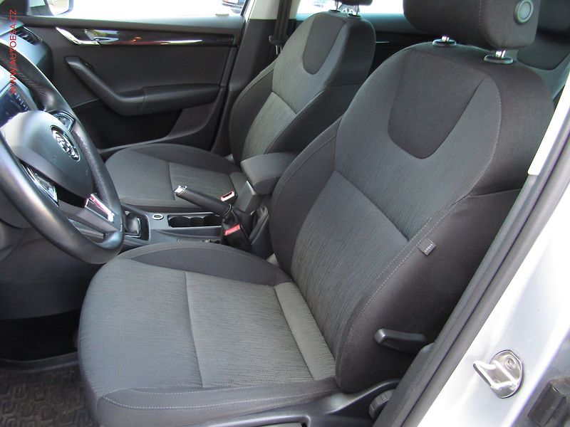 Škoda Octavia (2018) 2.0 TDi, ČR, Style, STK2/28 - fotka 9 z 20