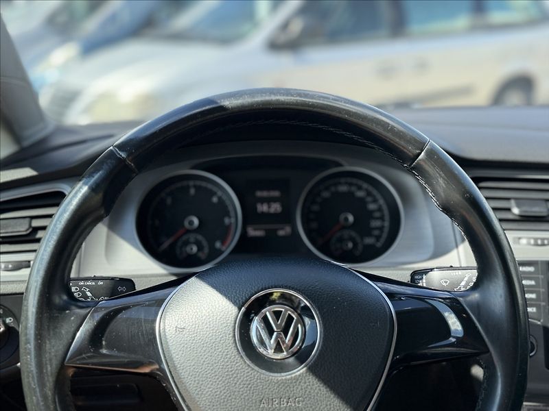 Volkswagen Golf 1,6 TDI NAVIGACE +SADA ALU KOL - fotka 11 z 25