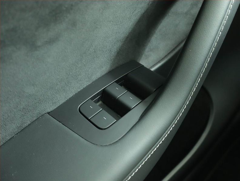 Tesla Model Y (2021) Long Range AWD 79kWh, SoH 92% - fotka 16 z 21
