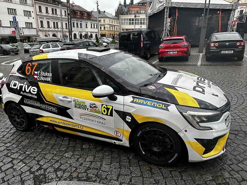 Tragédie, která se odehrála v rámci 58. ročníku Rallye Šumava, kdy po nehodě zemřela navigátorka Alena Krejčíková (41), nezasáhla jen příznivce rallye, ale její kamarády, jelikož byla na Klatovsku doma.