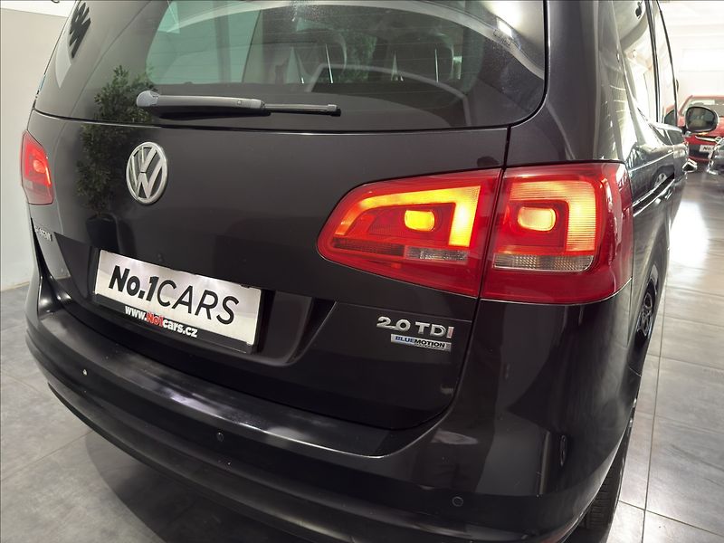 Volkswagen Sharan 2,0   TDI HIGH PANO WEBASTO TZ - fotka 34 z 40