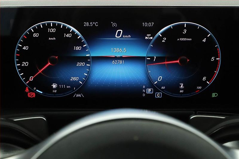 Mercedes-Benz GLB (2023) 200 d 4MATIC - fotka 16 z 21
