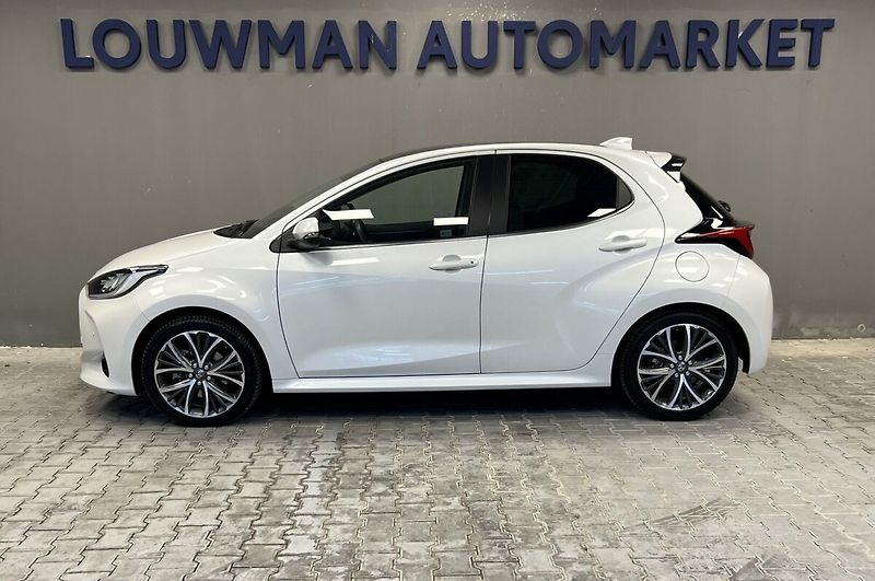 Toyota Yaris 1.5 Hybrid AT EXECUTIVE SMART - fotka 3 z 19