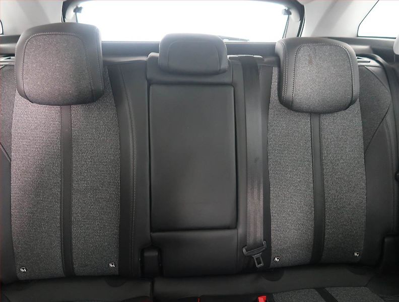Peugeot 3008 (2018) 1.5 BlueHDi, Kůže, Navi - fotka 10 z 14