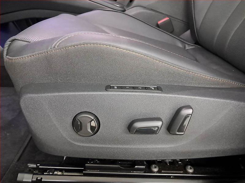 Škoda Enyaq (2025) 85x (82 kWh), SoH 100% - fotka 20 z 26
