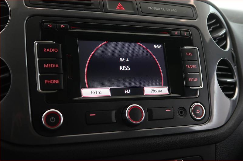 Volkswagen Tiguan (2012) R-Line 2.0 TDI, 4X4 - fotka 12 z 17