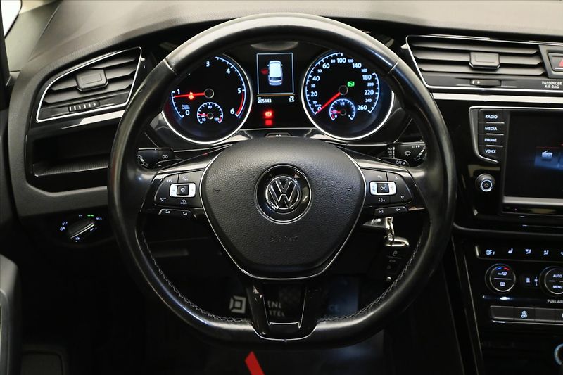 Volkswagen Touran 2,0 TDI 110kW DSG Záruka až 5 - fotka 18 z 30