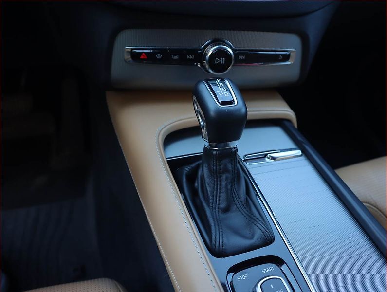 Volvo XC90 (2016) D5 AWD - fotka 17 z 28