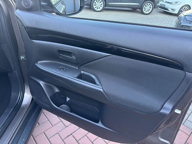 Mitsubishi Outlander (2019) 2.0i Mivec Digi Klima Kamera - fotka 16 z 48