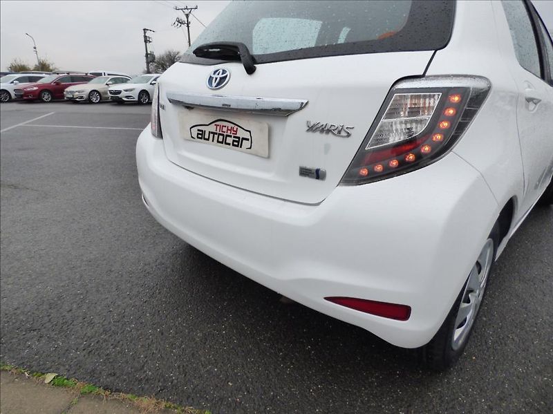 Toyota Yaris 1,5 Hybrid, Digi Klima, servis - fotka 56 z 60