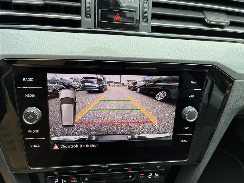 Volkswagen Passat 2,0 TAŽNÉ,IQ LIGHT,KAMERA - fotka 19 z 32