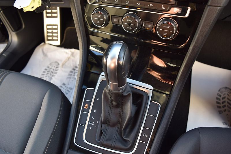 Volkswagen Golf (2017) 1.4TSI 92kw DSG ALLSTAR CLBMT - fotka 31 z 48