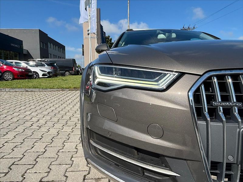 Audi A6 Allroad 3,0 TDI  quattro S tronicCZ DP - fotka 9 z 35